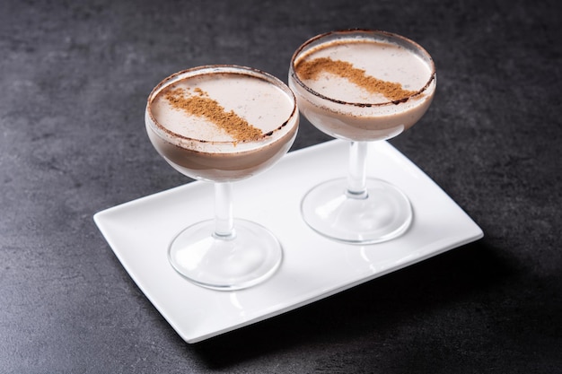 Klasyczny koktajl Brandy Alexander