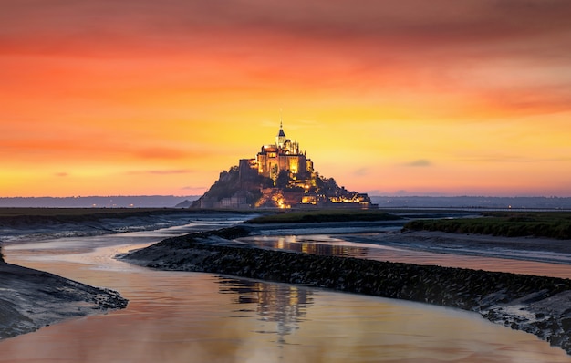 Klasyczny Widok Na Słynną Wyspę Pływową Le Mont Saint Michel