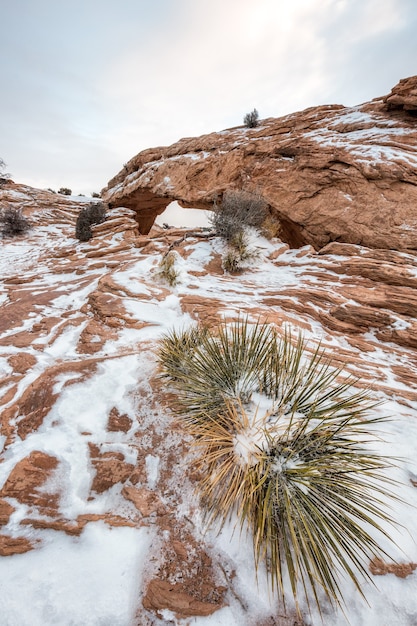 Klasyczny Widok Na Słynny Mesa Arch, Park Narodowy Canyonlands, Utah, Usa