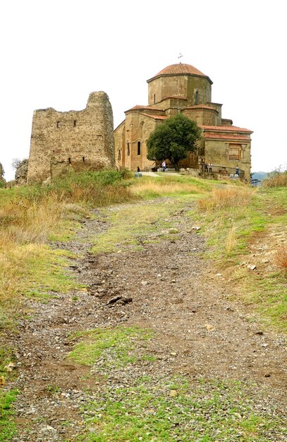 Klasztor Dżwari położony na wzgórzu w pobliżu Mcchety, dawnej stolicy Gruzji