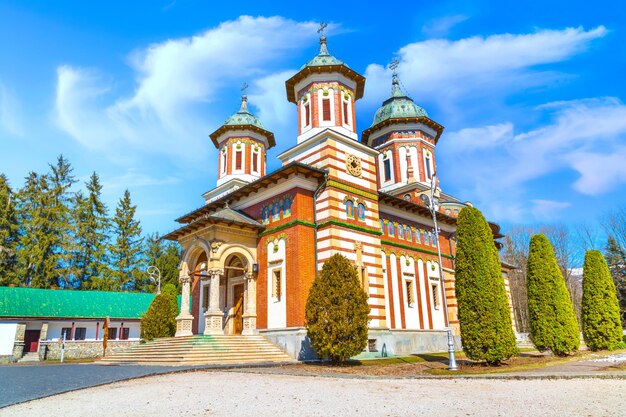 Zdjęcie klasztor sinaia w rumunii