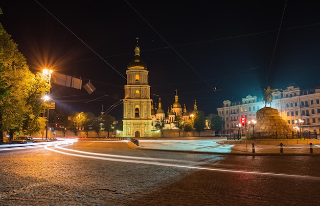 Klasztor św. Michała w Kijowie nocą