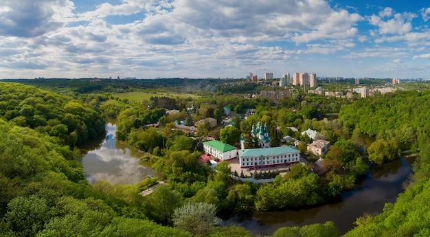 Klasztor świętej Trójcy Kitaev Z Wysokości Kijów Ukraina