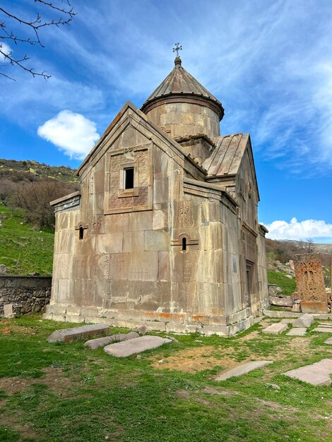 Klasztor Tsaghats Kar w Vayots Dzor w Armenii