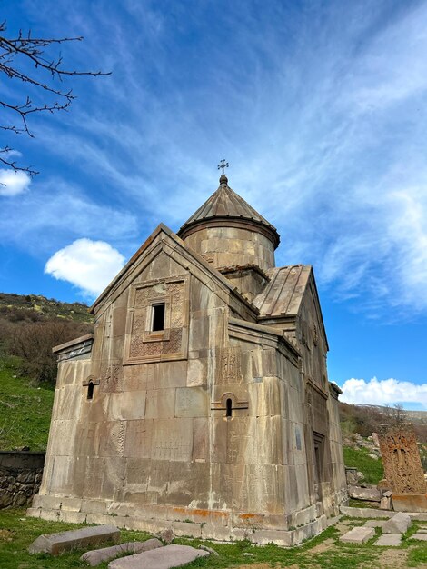 Klasztor Tsaghats Kar w Vayots Dzor w Armenii