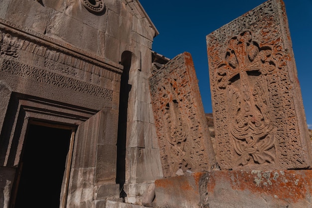 Klasztor Tsakhat Kar w Erewaniu nagrobek