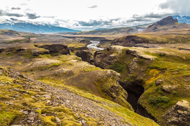 Klify na 4-dniowej wędrówce z Landmannalaugar. Islandia