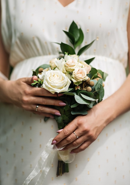 Kobiece Ręce Trzymają Bukiet Kwiatów Bukiet ślubny