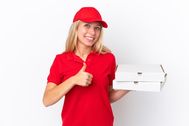 Kobieta Dostawy Trzymająca Pizze Na Białym Tle Dająca Gest Kciuka W Górę