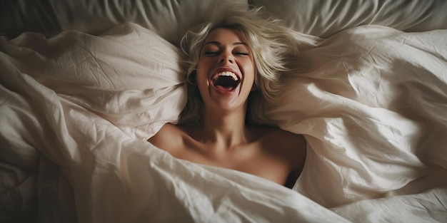 Kobieta doświadczająca przyjemności i szczęścia Jej wyraz twarzy odzwierciedla przeżywany orgazm Generative AI