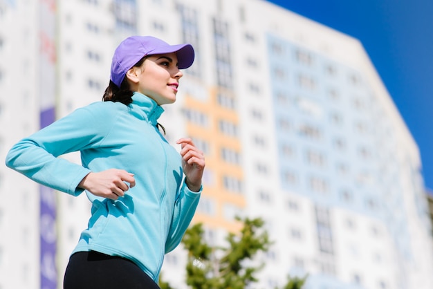 Kobieta Działa Lub Jogging Na Ulicy