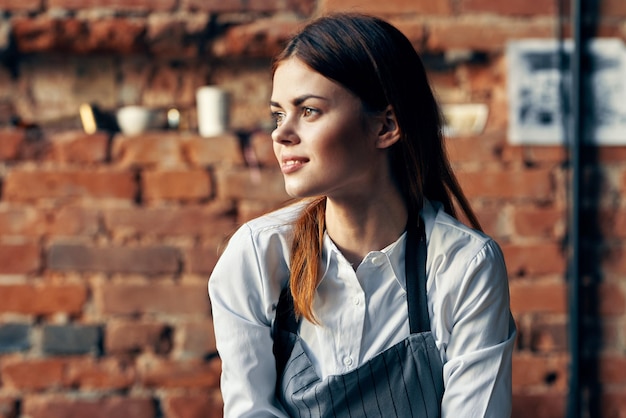 Kobieta fartuchy kelnerki obsługa restauracji styl życia pracy
