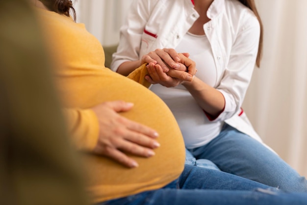 Kobieta Lekarz Terapeuta Rodzinny Ob-gyn Wsparcie Komfort Pomóc Pacjentce Młodej Kobiety W Ciąży