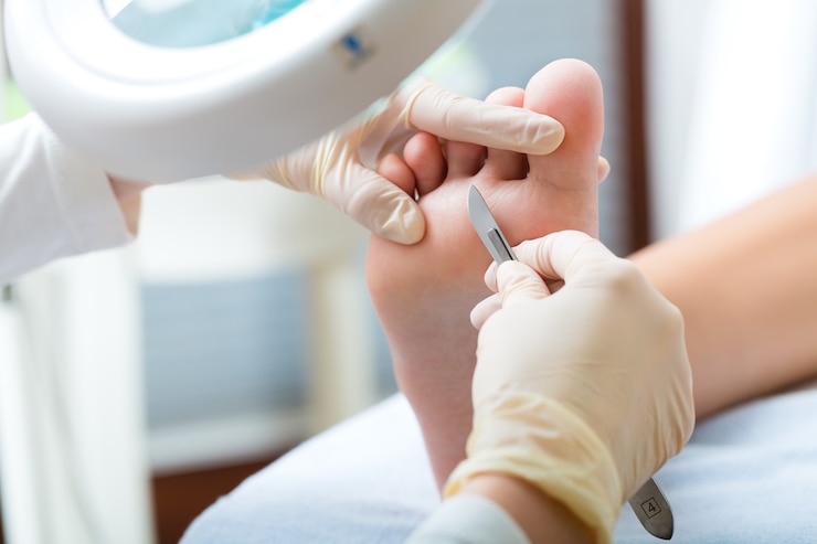 Zdjęcie kobieta po zabiegu podologicznym w day spa