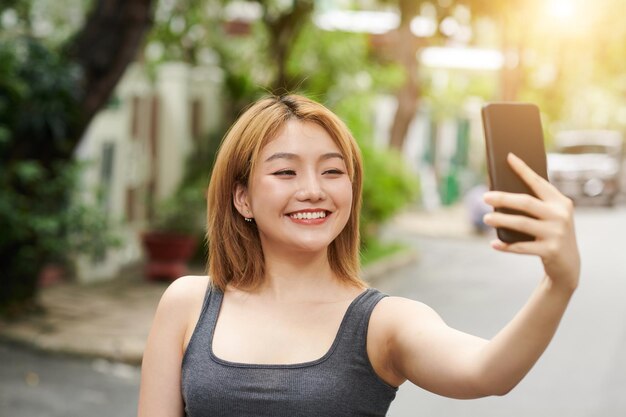 Kobieta Przy Selfie Na Zewnątrz