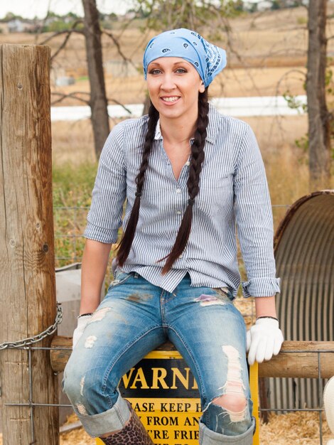 Zdjęcie kobieta rolnik na ranczo.