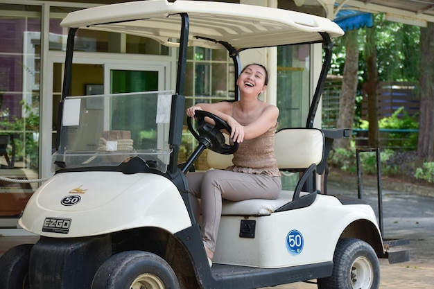 Kobieta trawa ludzie park lato natura zielony dziecko na zewnątrz pole siedzi