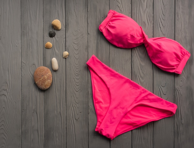 Kobieta Trendy Dwuczęściowy Strój Kąpielowy Plaża Różowe Stroje Kąpielowe Modne Okulary Przeciwsłoneczne Lato W Tle