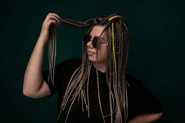 Kobieta z dreadlocks