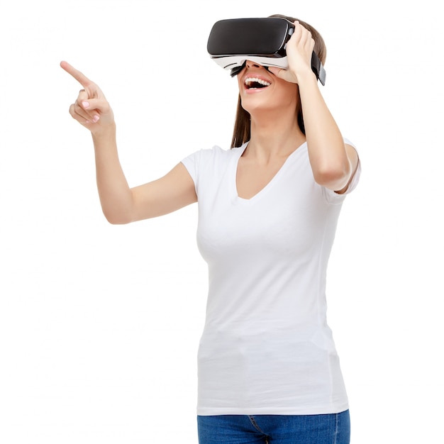 Kobieta z gogle wirtualnej rzeczywistości