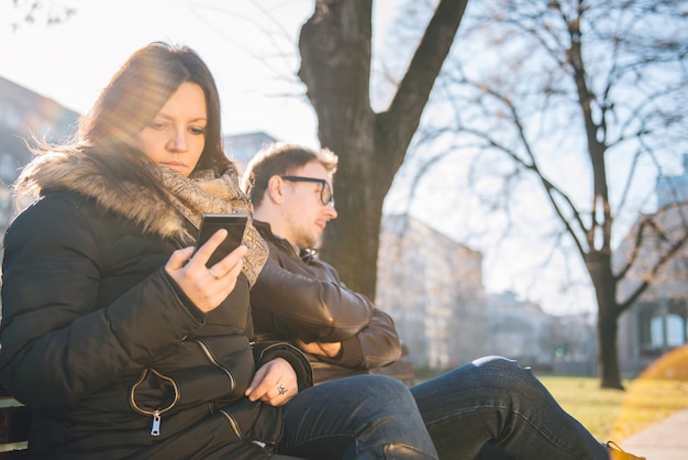 Kobieta Za Pomocą Inteligentnego Telefonu