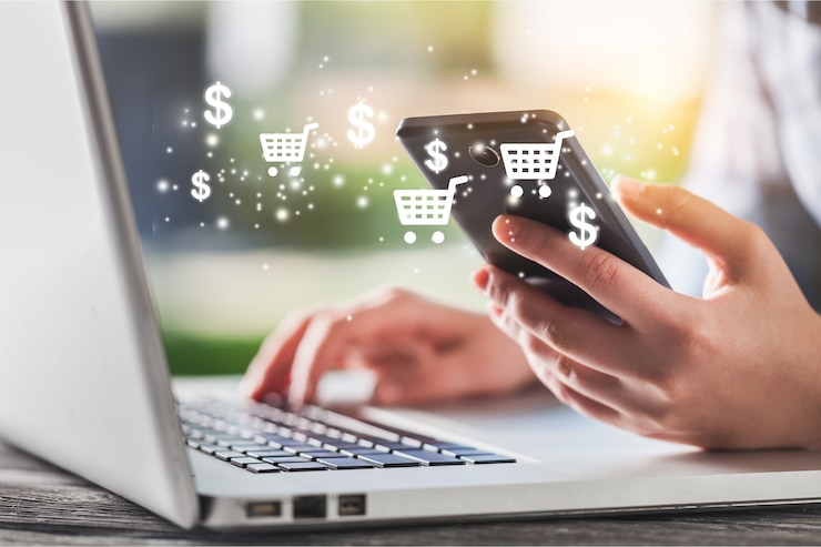 Zdjęcie kobiety ręcznie za pomocą smartfona sprzedają online dla osób robiących zakupy online za pomocą czatu, koszyka,