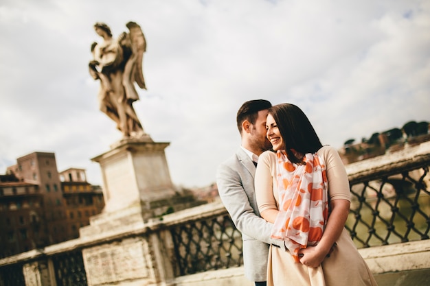 Kochająca para Castel Sant&#39;Angelo w Rzym, Włochy