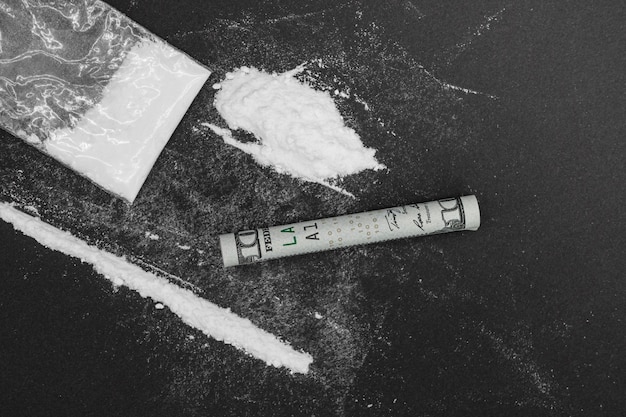 Kokaina lub inne nielegalne narkotyki, widok z góry.