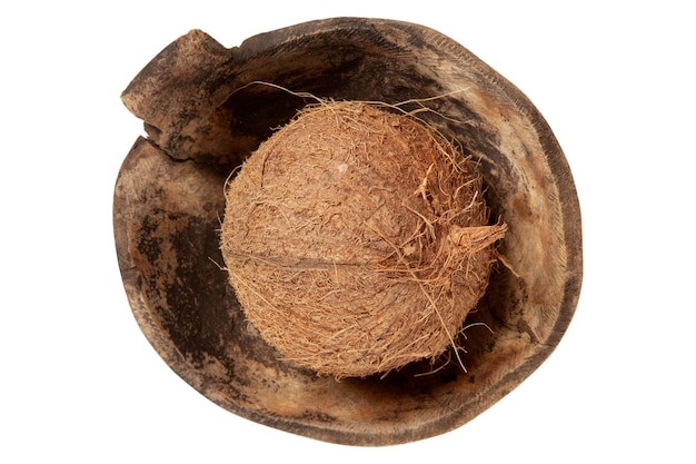 Kokos w starym zabytkowym drewnianym talerzu