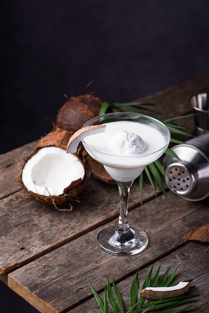 Zdjęcie kokosowy koktajl margarita z lodami