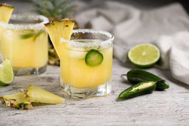 Koktajl alkoholowy Tequila Margarita Ananas z Limonką i Jalapeno