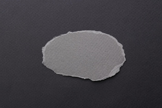 Kolaż artystyczny kawałków podartego papieru z podartymi krawędziami Kolekcja karteczek samoprzylepnych szare, czarne kolory strzępy stron notesu Abstrakcyjne tło