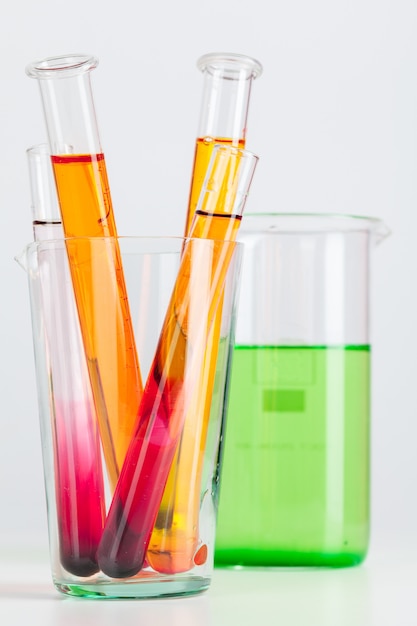 Kolby Testowe Z Próbkami Kolorów Na Jasnoszarym Kolorze