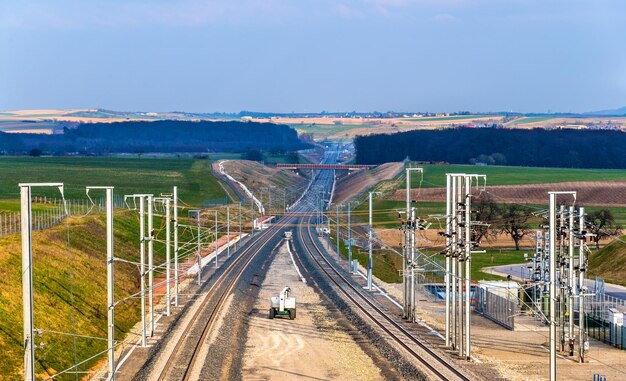 Zdjęcie kolej dużych prędkości lgv est faza ii w budowie w pobliżu saverne we francji zostanie otwarta w 2016 roku