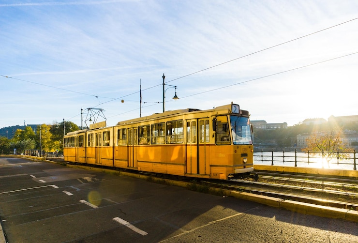 Zdjęcie kolejka linowa po drodze przeciwko niebu