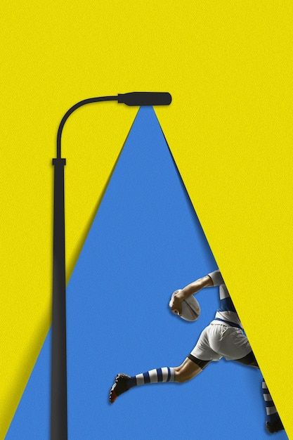 Kolejny gracz rugby. Niebieskie światło papierowej latarni oświetla chodzącą osobę na żółtym tle. Marzenie, papierowy świat. Współczesny kolorowy i konceptualny jasny kolaż sztuki z copyspace.
