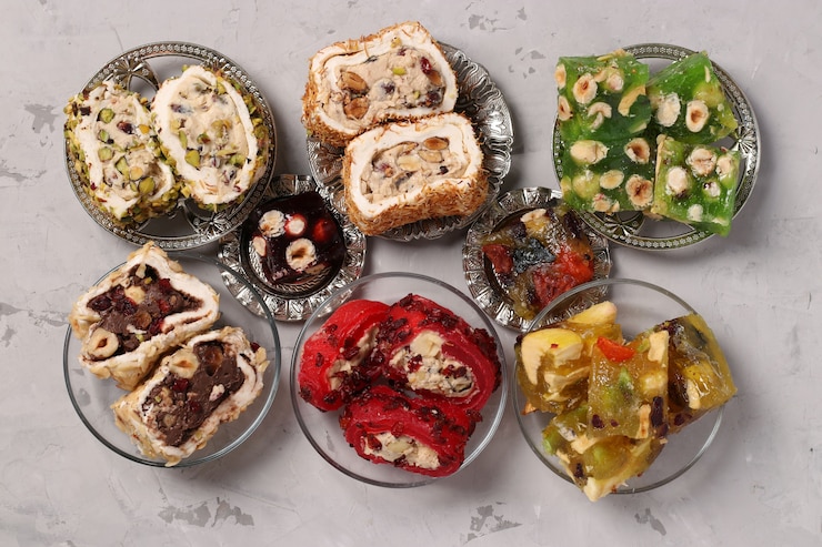 Zdjęcie kolekcja turkish delight na szarym tle, flat lay, format poziomy, zbliżenie