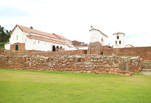 Kolonialny kościół Chinchero w wiosce Chinchero Święta Dolina Inków Cuzco Peru