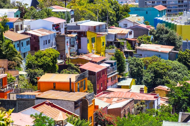Kolorowa dzielnica w Valparaiso Chile