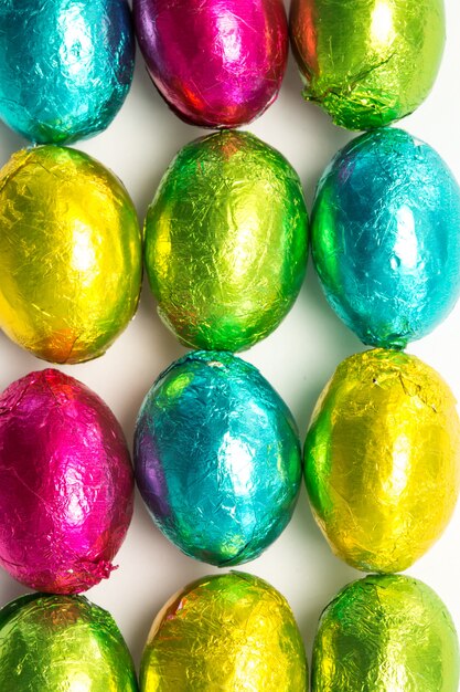 Kolorowa folia zawijający Easter jajek zasięrzutny strzał