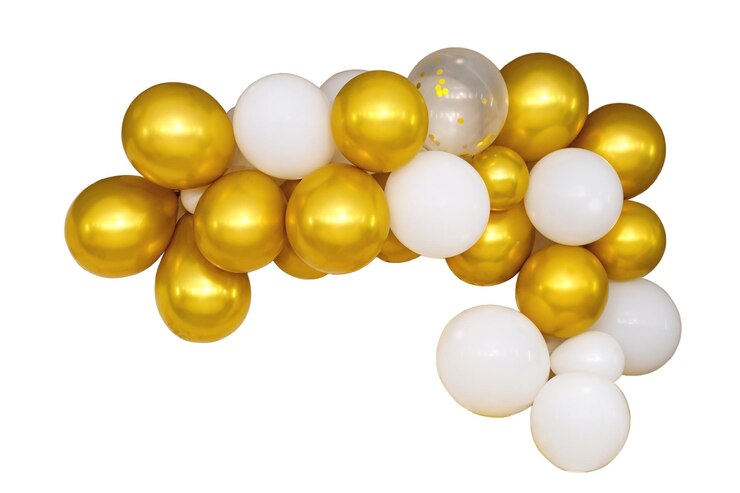 Kolorowe balony na patykach izolowane na białym tle