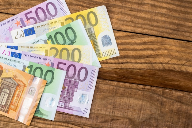 Kolorowe Banknoty Euro Na Tle Drewniane Biurko