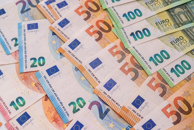 Kolorowe banknoty euro widok z góry pieniądze w tle