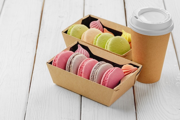 Kolorowe Ciasteczka Macaron W Tekturowym Pudełku