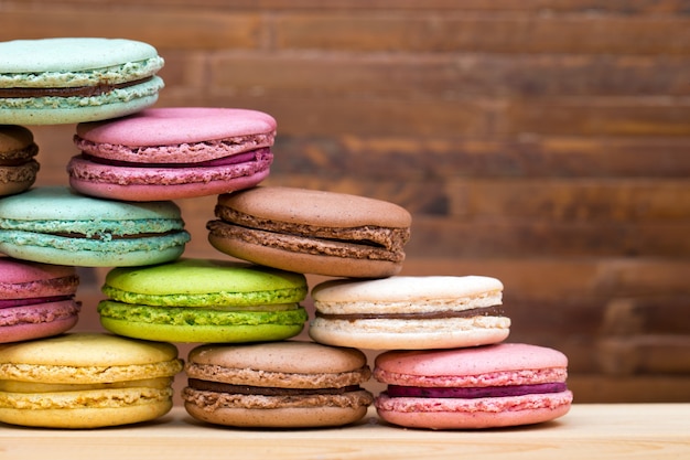 Kolorowe francuskie macarons