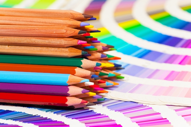 Kolorowe Kredki I Paleta Kolorów Wszystkich Kolorów