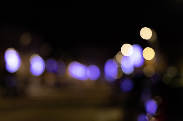 kolorowe świąteczne tło z bokeh na czarnym tle