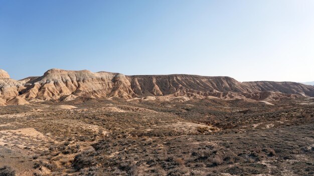 Kolorowe wzgórza wąwozu na pustyni