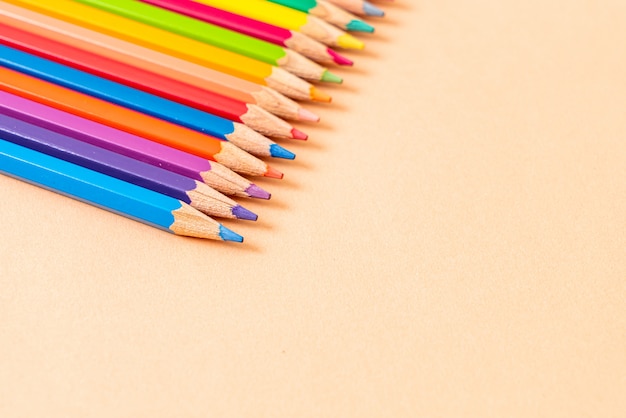kolorowy ołówek z miejsca na kopię