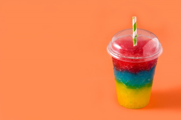 Kolorowy slushie o różnych smakach